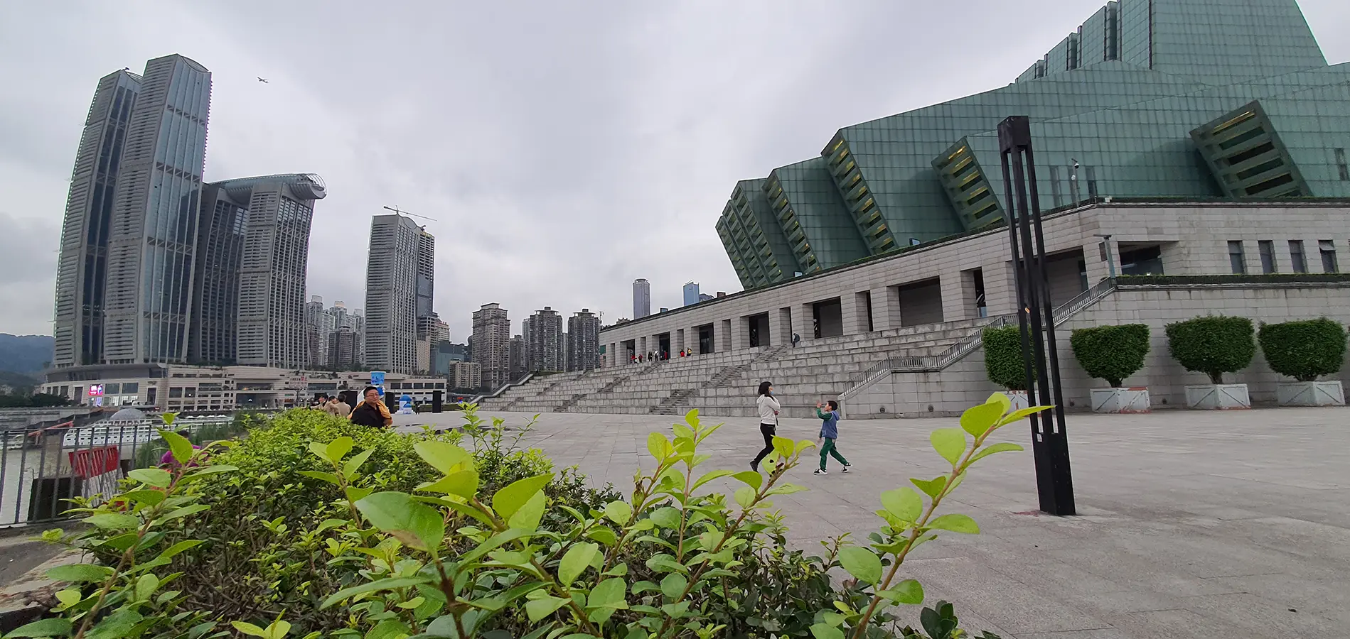 江北嘴江滩公园的大剧院广场入口